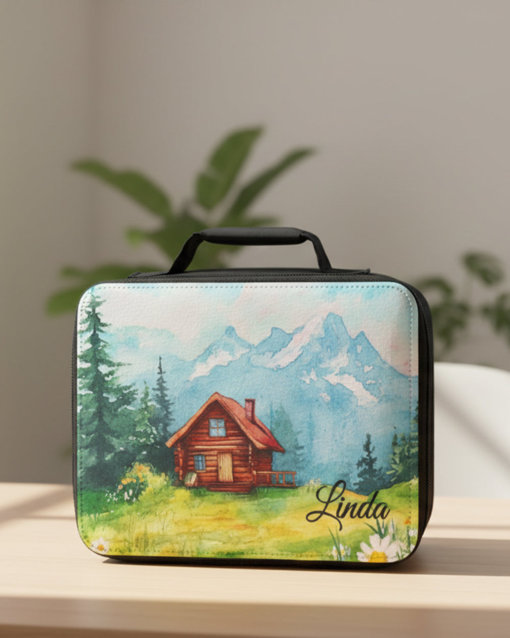  insulated lunch bag with a cabin and mountain design, featuring the name 'Linda'.