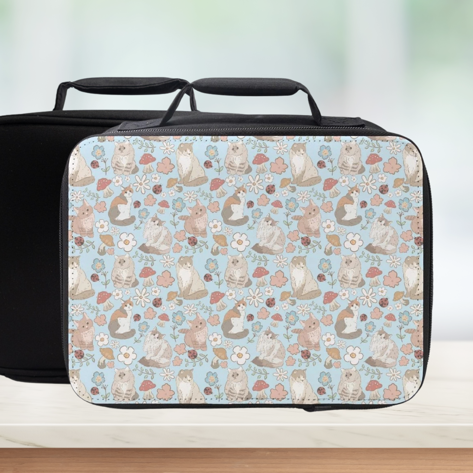 Lunch bag with a cat pattern on a light blue background